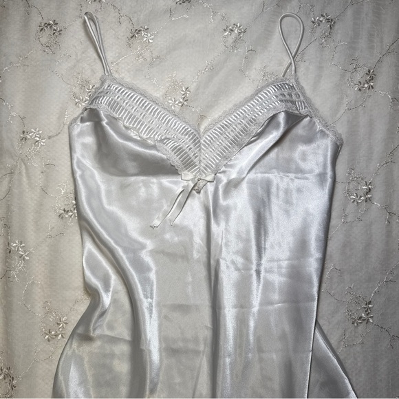 vintage y2k white satin ruffle‑hem slip dress – best for size s/m - Picture 3 of 3
